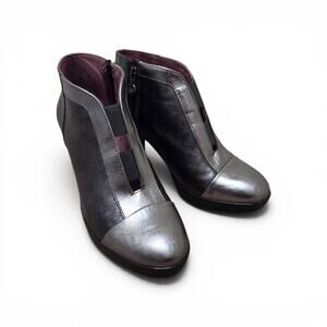 Wanda Panda Pewter Silver Leather Elastic Front Heeled Ankle Booties, Size 39